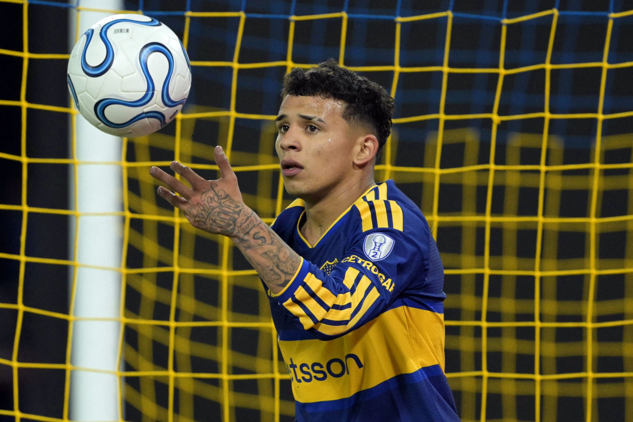 Photo: Radio El Condor Leonel Flores apologizes to Boca Juniors supporters